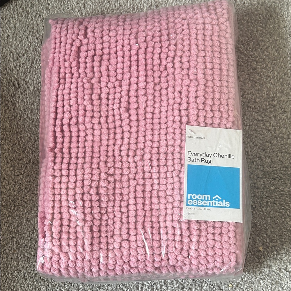 NWT Room Essentials Pink Chenille Bath Rug Set
